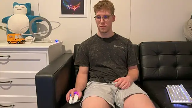 Snapshot of BlueEyedTallGuy94 chatting on 12/24/24, 07:28 BlueEyedTallGuy94 online show from 12/24/24, 07:28