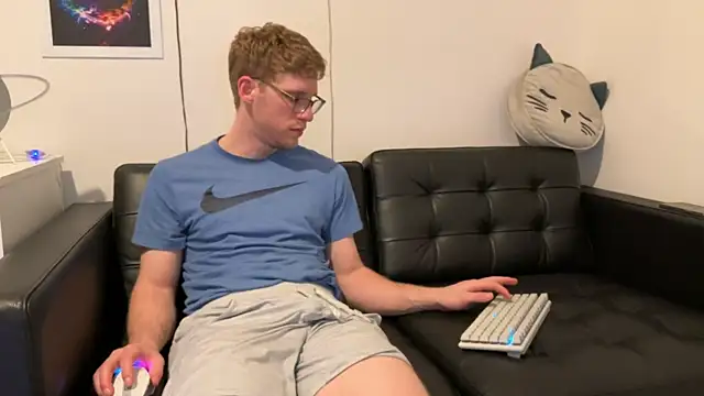 Snapshot of BlueEyedTallGuy94 chatting on 12/25/24, 05:26 BlueEyedTallGuy94 online show from 12/25/24, 05:26