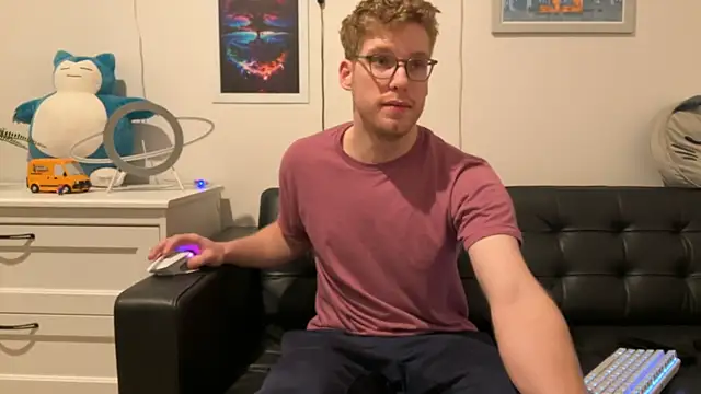 Snapshot of BlueEyedTallGuy94 chatting on 01/01/25, 02:41 BlueEyedTallGuy94 online show from 01/01/25, 02:41