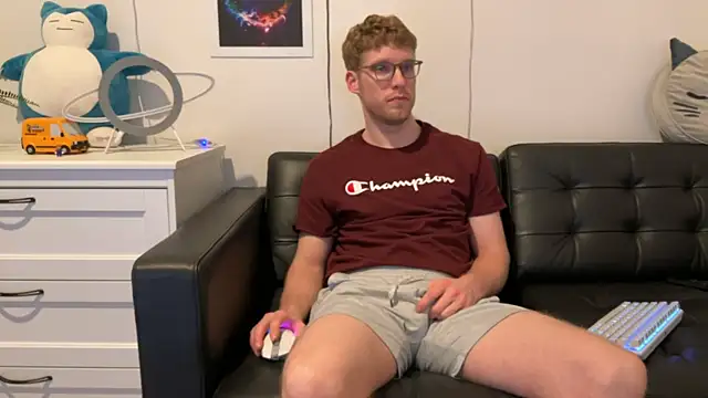 Snapshot of BlueEyedTallGuy94 chatting on 01/08/25, 04:44 BlueEyedTallGuy94 online show from 01/08/25, 04:44