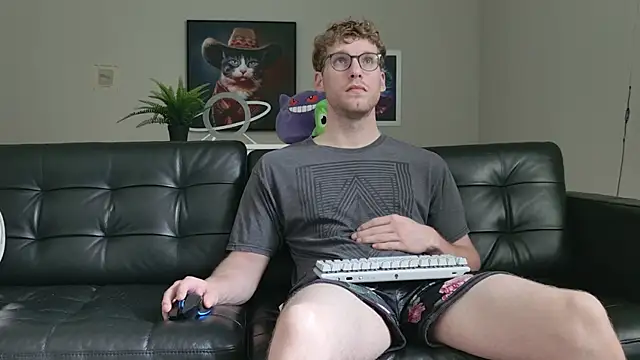 Snapshot of BlueEyedTallGuy94 chatting on 09/21/25, 07:15 BlueEyedTallGuy94 online show from 09/21/25, 07:15