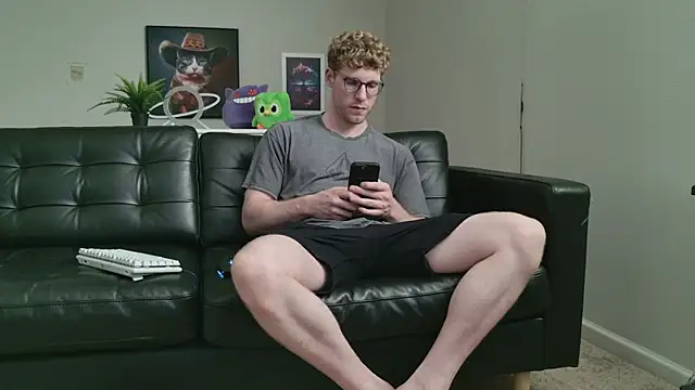 Snapshot of BlueEyedTallGuy94 chatting on 09/26/25, 10:36 BlueEyedTallGuy94 online show from 09/26/25, 10:36