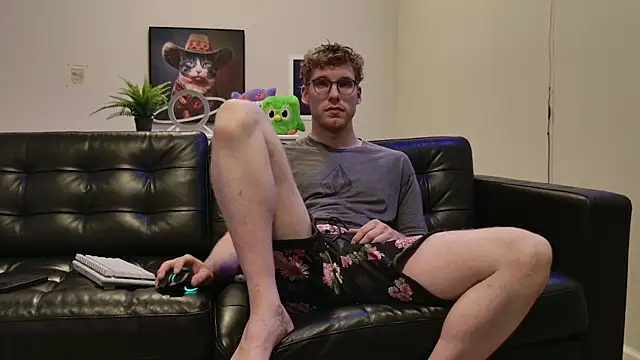 Snapshot of BlueEyedTallGuy94 chatting on 10/01/25, 01:22 BlueEyedTallGuy94 online show from 10/01/25, 01:22