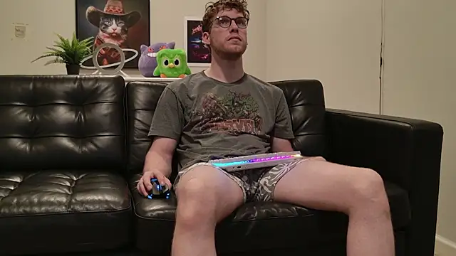 Snapshot of BlueEyedTallGuy94 chatting on 10/09/25, 01:03 BlueEyedTallGuy94 online show from 10/09/25, 01:03