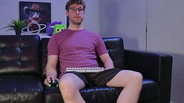 Snapshot of BlueEyedTallGuy94 chatting on 10/15/25, 12:44 BlueEyedTallGuy94 online show from 10/15/25, 12:44