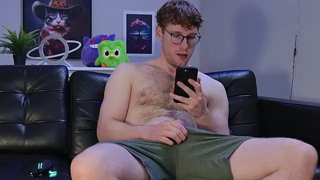 Snapshot of BlueEyedTallGuy94 chatting on 10/21/25, 02:45 BlueEyedTallGuy94 online show from 10/21/25, 02:45