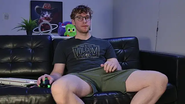 Snapshot of BlueEyedTallGuy94 chatting on 10/28/25, 01:09 BlueEyedTallGuy94 online show from 10/28/25, 01:09