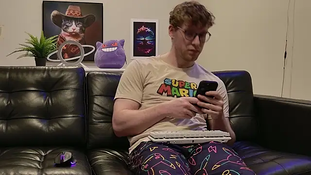 Snapshot of BlueEyedTallGuy94 chatting on 10/30/25, 01:51 BlueEyedTallGuy94 online show from 10/30/25, 01:51