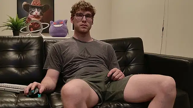 Snapshot of BlueEyedTallGuy94 chatting on 10/31/25, 02:12 BlueEyedTallGuy94 online show from 10/31/25, 02:12