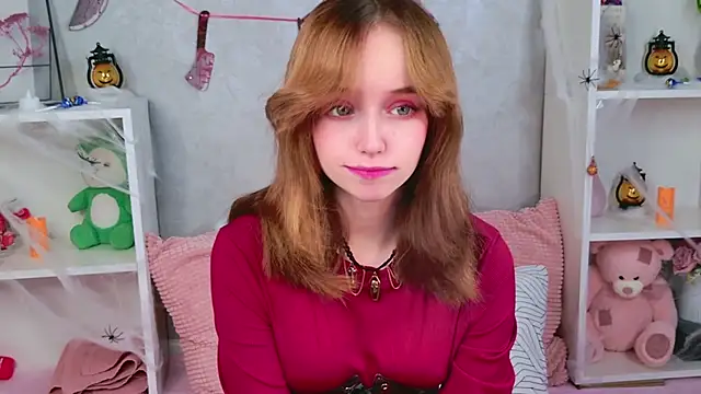 Snapshot of b4by_LoL1 chatting on 10/28/25, 12:30 b4by LoL1 online show from 10/28/25, 12:30