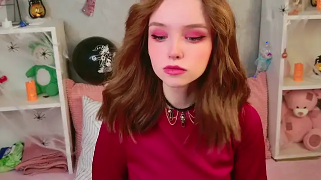 Snapshot of b4by_LoL1 chatting on 10/31/25, 09:21 b4by LoL1 online show from 10/31/25, 09:21