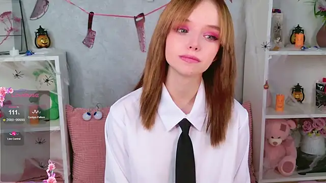 Snapshot of b4by_LoL1 chatting on 11/05/25, 12:38 b4by LoL1 online show from 11/05/25, 12:38