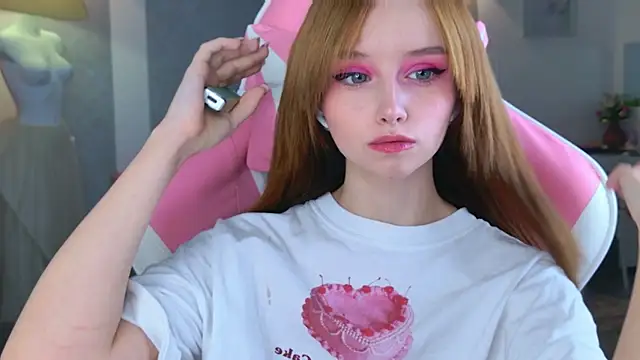 Snapshot of b4by_LoL1 chatting on 11/16/25, 04:34 b4by LoL1 online show from 11/16/25, 04:34