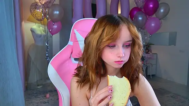 Snapshot of b4by_LoL1 chatting on 11/22/25, 12:59 b4by LoL1 online show from 11/22/25, 12:59