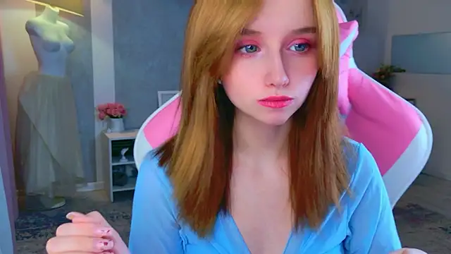 Snapshot of b4by_LoL1 chatting on 11/30/25, 01:37 b4by LoL1 online show from 11/30/25, 01:37