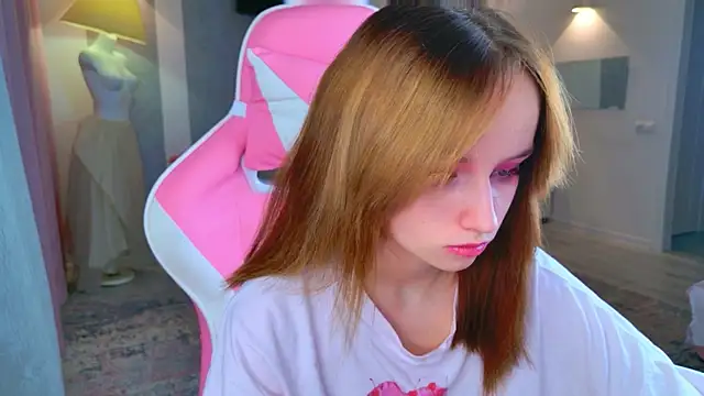 Snapshot of b4by_LoL1 chatting on 12/02/25, 11:26 b4by LoL1 online show from 12/02/25, 11:26