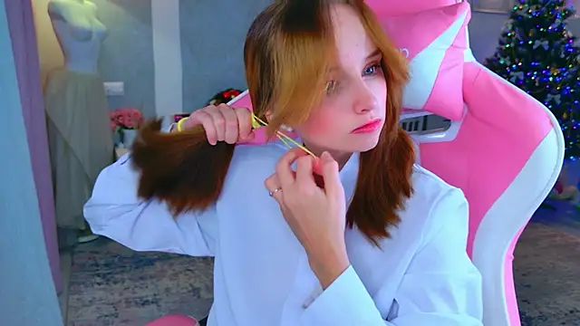 Snapshot of b4by_LoL1 chatting on 12/22/25, 11:40 b4by LoL1 online show from 12/22/25, 11:40