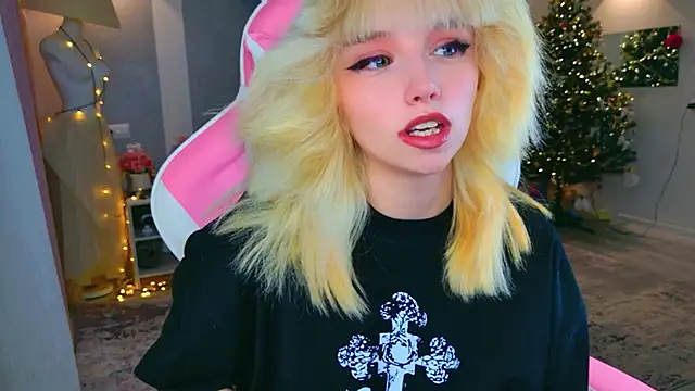 Snapshot of b4by_LoL1 chatting on 01/17/26, 12:21 b4by LoL1 online show from 01/17/26, 12:21