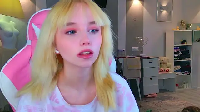 Snapshot of b4by_LoL1 chatting on 02/04/26, 07:25 b4by LoL1 online show from 02/04/26, 07:25