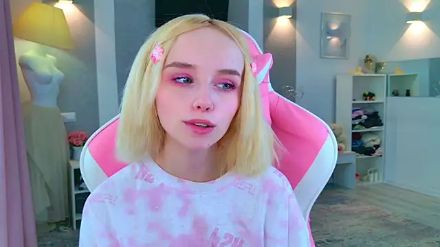 Snapshot of b4by_LoL1 chatting on 02/06/26, 06:51 b4by LoL1 online show from 02/06/26, 06:51