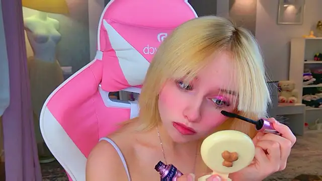 Snapshot of b4by_LoL1 chatting on 02/09/26, 01:26 b4by LoL1 online show from 02/09/26, 01:26