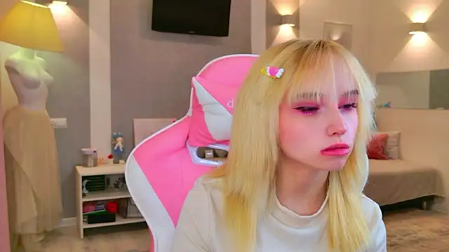 Snapshot of b4by_LoL1 chatting on 02/22/26, 02:37 b4by LoL1 online show from 02/22/26, 02:37