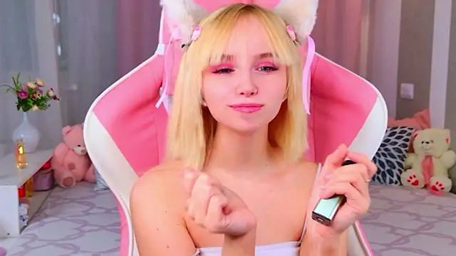 Snapshot of b4by_LoL1 chatting on 02/23/26, 03:20 b4by LoL1 online show from 02/23/26, 03:20