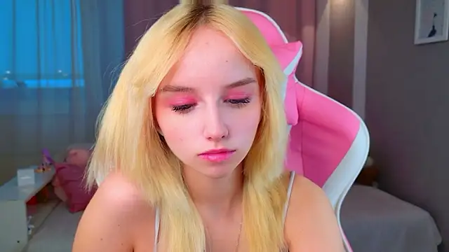 Snapshot of b4by_LoL1 chatting on 03/01/26, 12:51 b4by LoL1 online show from 03/01/26, 12:51