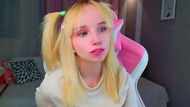 Snapshot of b4by_LoL1 chatting on 03/05/26, 02:13 b4by LoL1 online show from 03/05/26, 02:13