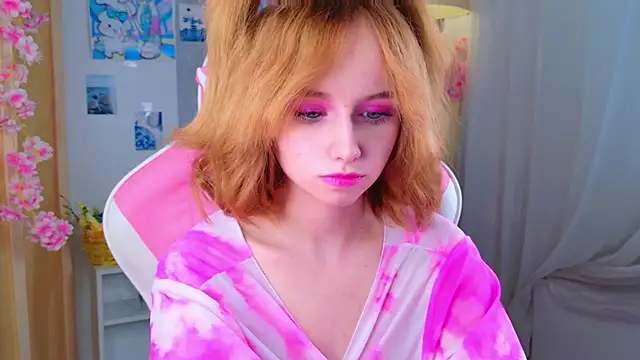 Snapshot of b4by_LoL1 chatting on 05/18/26, 01:06 b4by LoL1 online show from 05/18/26, 01:06