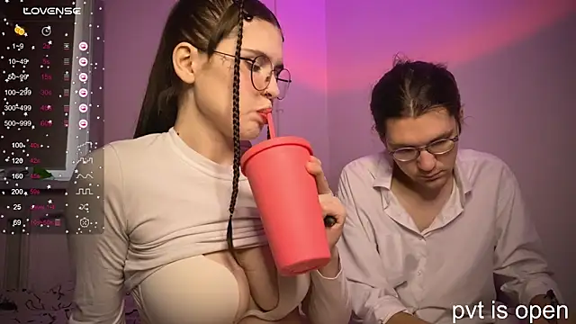 Snapshot of passiondesire_ chatting on 10/16/25, 08:37 passiondesire online show from 10/16/25, 08:37