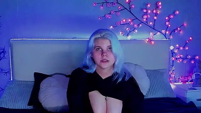 JoannLowe online show from 10/20/25, 07:36