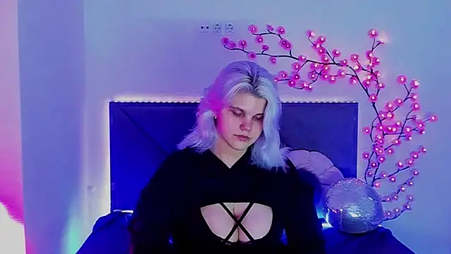 JoannLowe online show from 03/30/26, 07:04