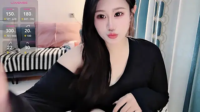 QQ-tutu online show from 10/24/25, 01:46