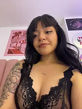 Snapshot of Ashley_Chriss chatting on 12/04/25, 04:00 Ashley Chriss online show from 12/04/25, 04:00