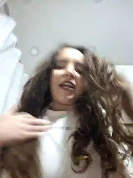 Snapshot of LineaDemie chatting on 10/17/25, 06:21 LineaDemie online show from 10/17/25, 06:21