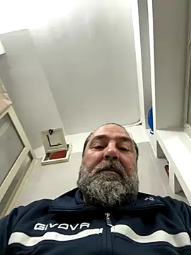 Snapshot of ros217 chatting on 10/16/25, 07:53 ros217 online show from 10/16/25, 07:53