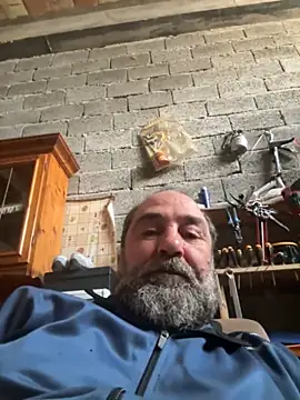 Snapshot of ros217 chatting on 10/20/25, 12:27 ros217 online show from 10/20/25, 12:27