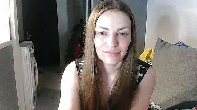 Snapshot of AnnaDiamond1 chatting on 07/04/26, 09:43 AnnaDiamond1 online show from 07/04/26, 09:43