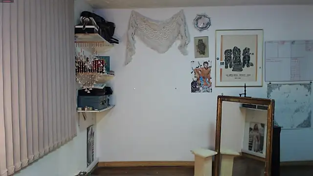 Snapshot of Siriss_boyrag chatting on 11/01/25, 12:12 Siriss boyrag online show from 11/01/25, 12:12