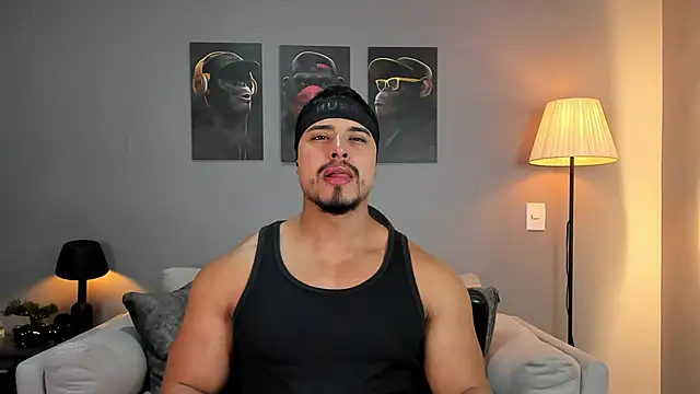 Snapshot of ApoloMakris chatting on 11/21/25, 07:23 ApoloMakris online show from 11/21/25, 07:23