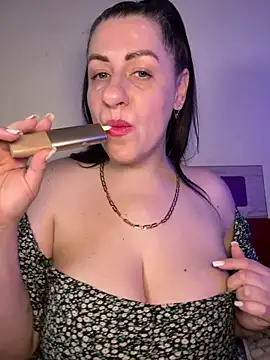 Snapshot of Evelinia chatting on 05/25/26, 03:40 Evelinia online show from 05/25/26, 03:40