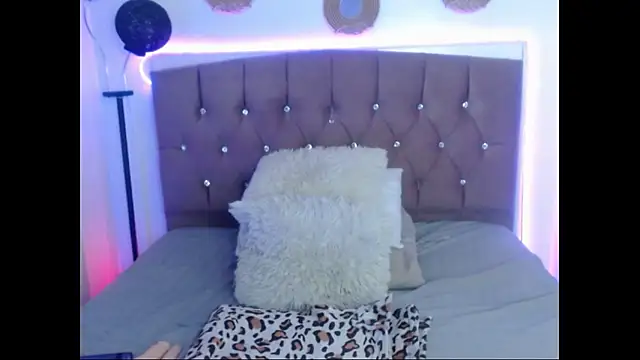 Snapshot of ailyn_miranda chatting on 12/15/25, 07:18 ailyn miranda online show from 12/15/25, 07:18