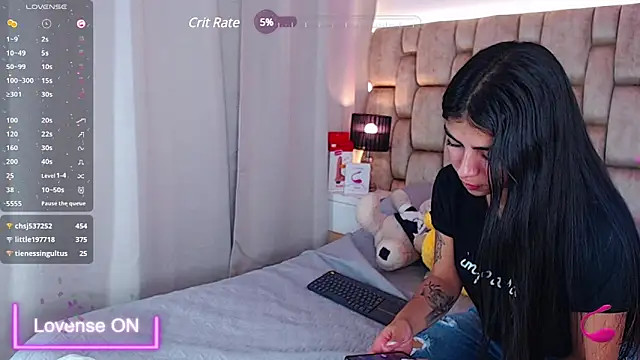 Snapshot of little_sophie18 chatting on 01/29/25, 01:48 little sophie18 online show from 01/29/25, 01:48