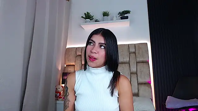 Snapshot of little_sophie18 chatting on 02/06/25, 11:15 little sophie18 online show from 02/06/25, 11:15