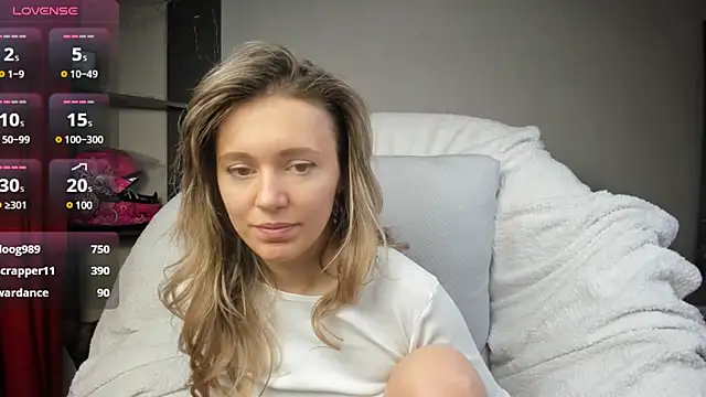 Snapshot of foxy_blond chatting on 01/31/25, 07:18 foxy blond online show from 01/31/25, 07:18