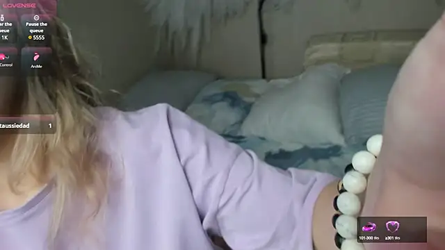 Snapshot of foxy_blond chatting on 02/07/25, 06:24 foxy blond online show from 02/07/25, 06:24