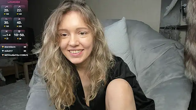 Snapshot of foxy_blond chatting on 03/21/25, 06:27 foxy blond online show from 03/21/25, 06:27