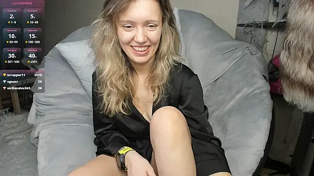 Snapshot of foxy_blond chatting on 03/22/25, 09:34 foxy blond online show from 03/22/25, 09:34