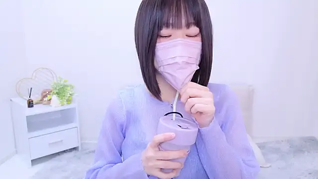 Im Yu-na online show from 12/23/24, 02:17